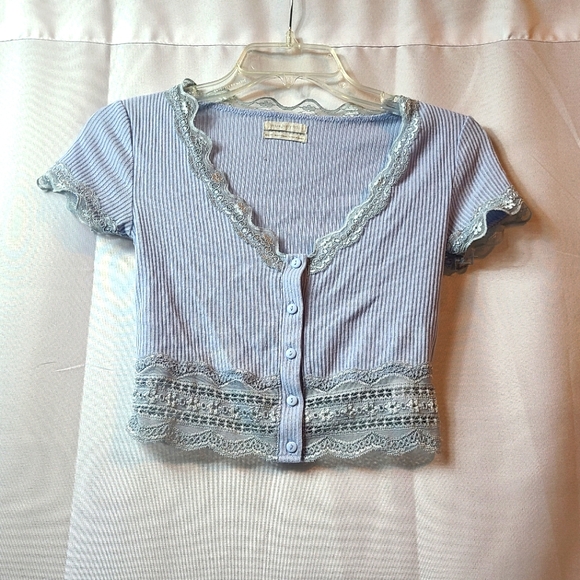Urban Outfitters Tops - Urban Outfitters Blue Lace Button Crop Top Women's Small